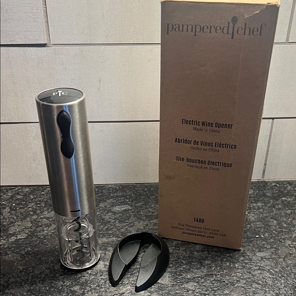 Pampered Chef Wine Opener - Metallic Silver and Black. Electric